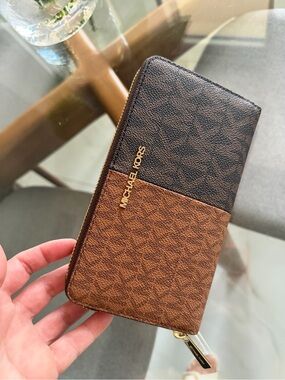 Michael Kors Jet Set Brown Signature Multi Medium Zip Wallet with Gold Logo